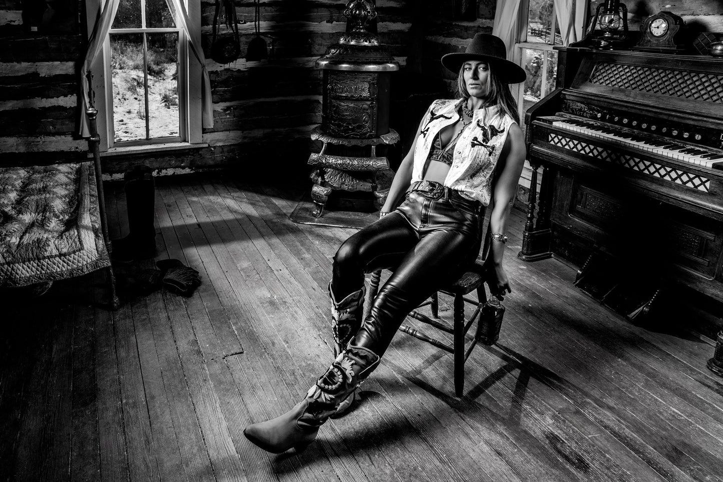 002 - Gabriel Rovick - Outlaw Hideout